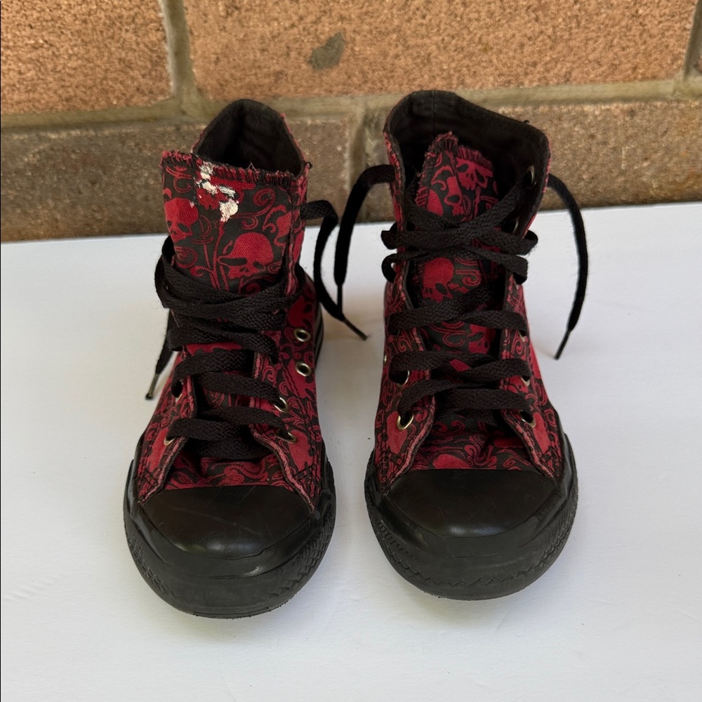 Converse Chuck Taylor All Stars Hi Skull Red and Black Kids High-Tops Size 13